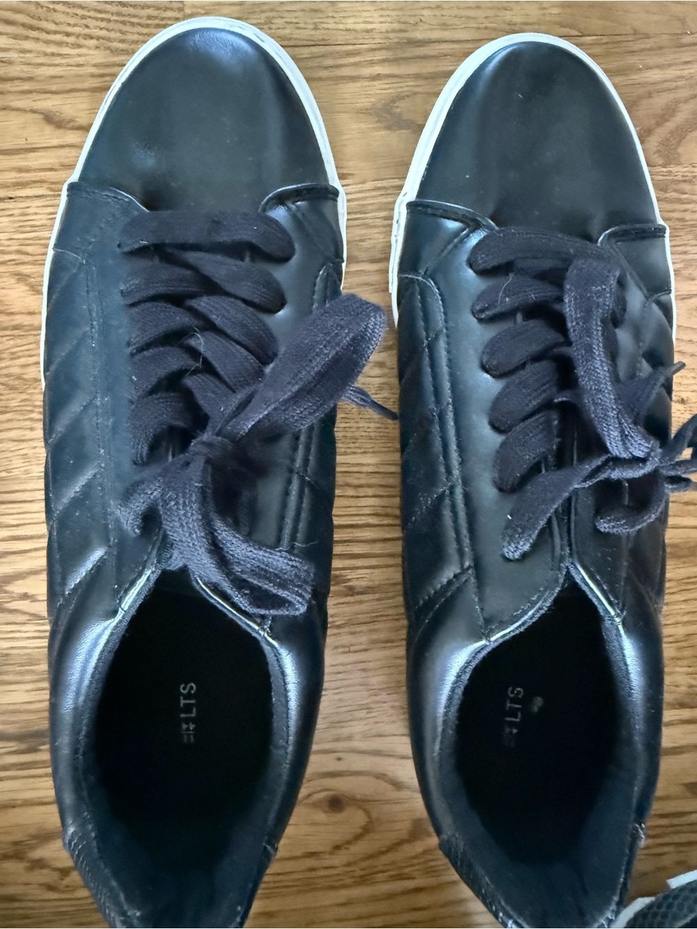 Women's Black Low-Top Quilted Sneakers